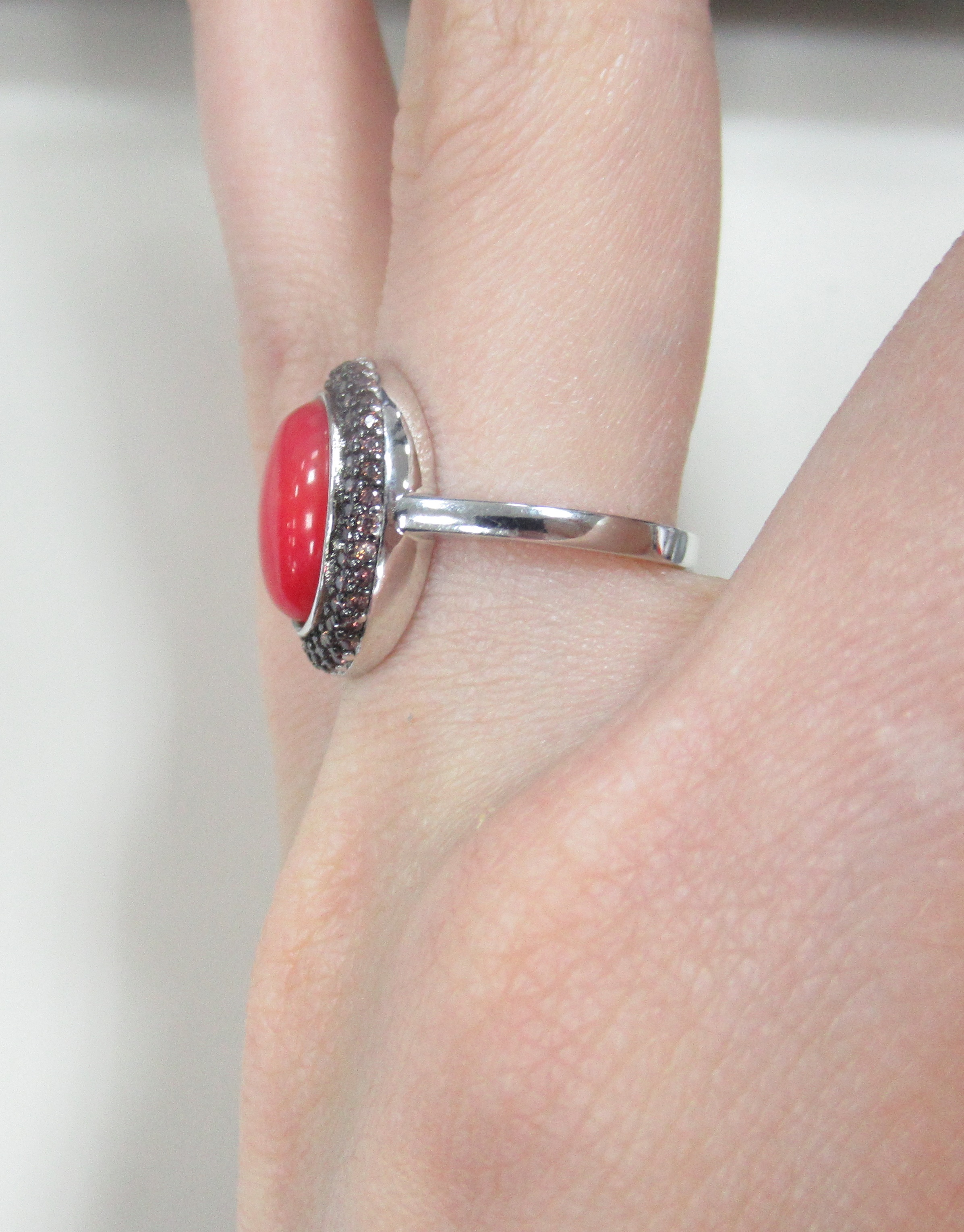 Серебряное кольцо с кораллом